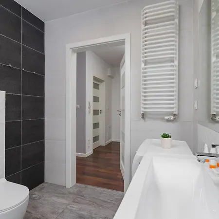 Zablocie Pet-friendly Slusarska By Renters דירה קרקוב