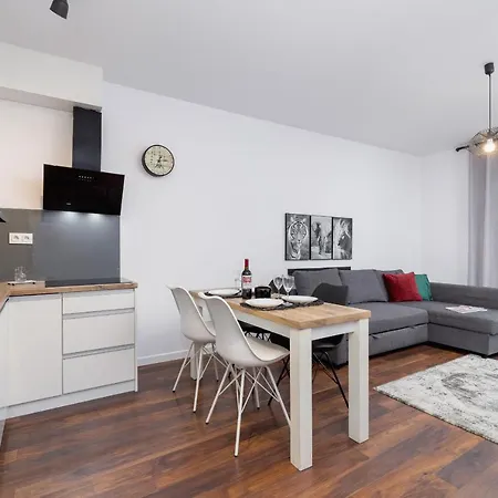 Zablocie Pet-friendly Slusarska By Renters Apartment