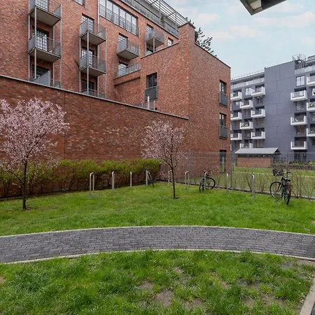 Zablocie Pet-friendly Slusarska By Renters Apartment