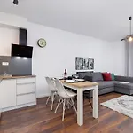 Zablocie Pet-friendly Slusarska By Renters Apartment